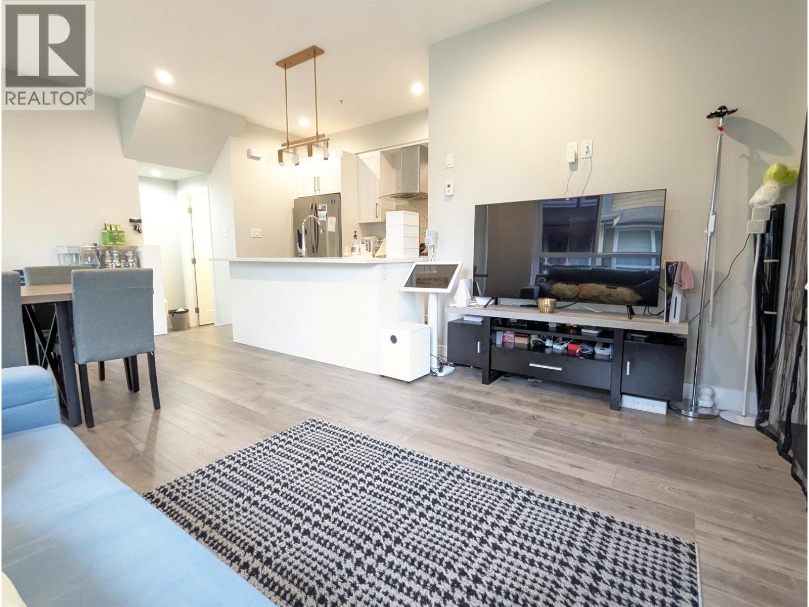 52 430 DUNCAN STREET, New Westminster