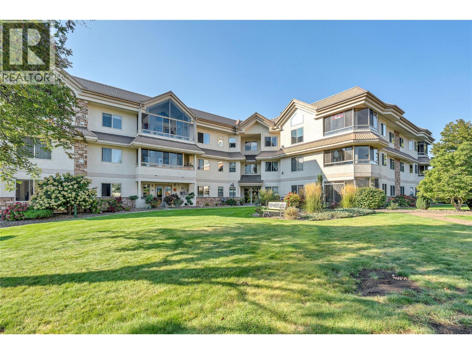 #207-8404 Jubliee Road East, Summerland