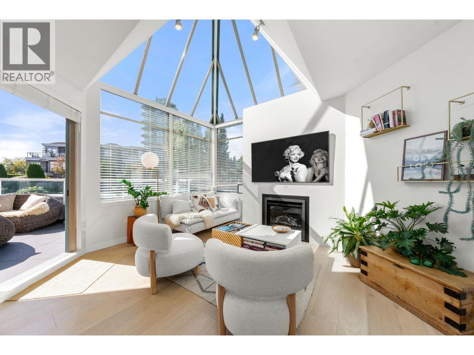 204 565 17TH STREET, West Vancouver