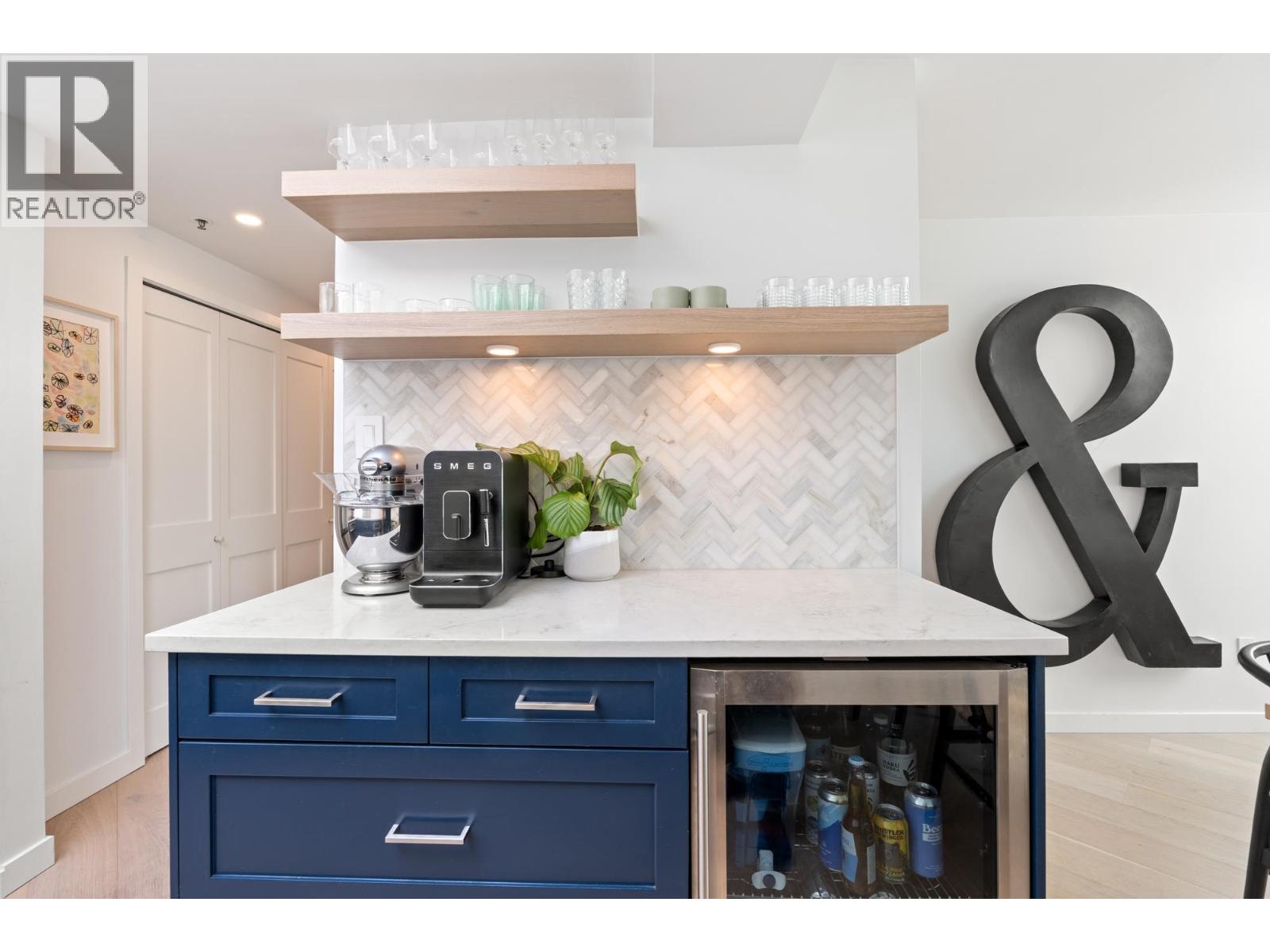 204 565 17TH STREET, West Vancouver