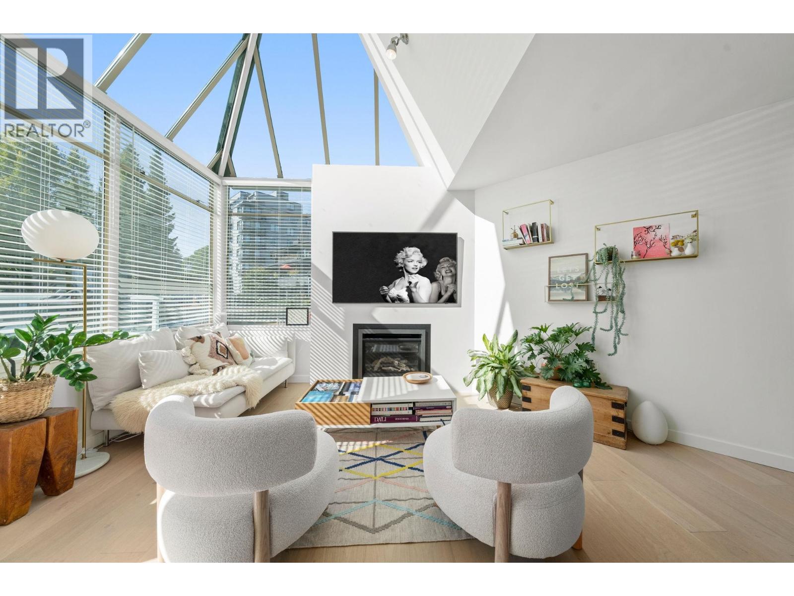 204 565 17TH STREET, West Vancouver