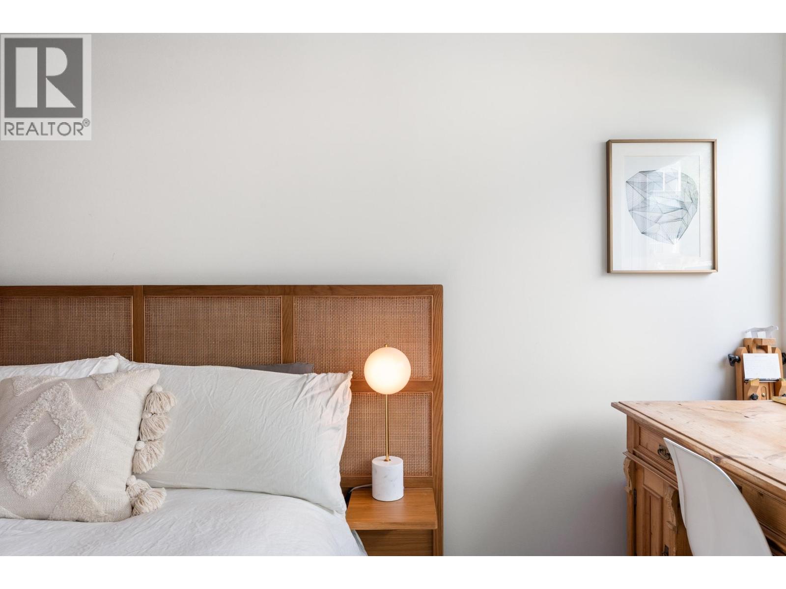 204 565 17TH STREET, West Vancouver