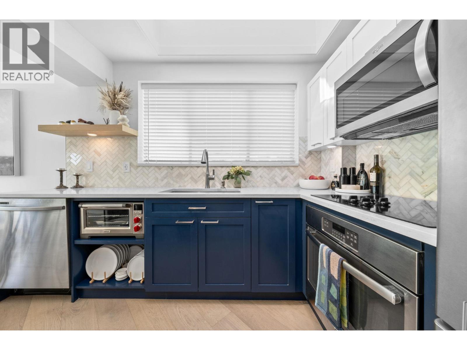 204 565 17TH STREET, West Vancouver