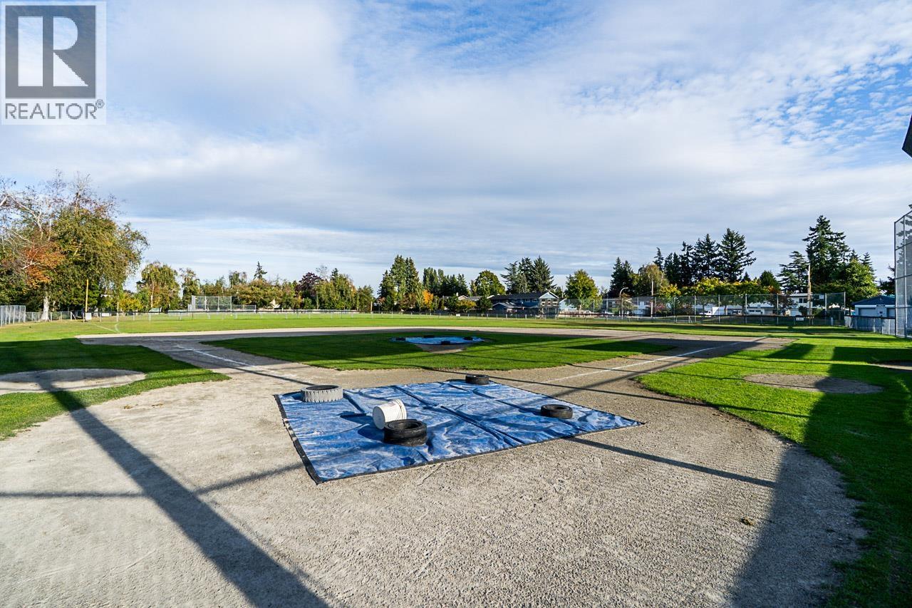 5243 MAPLE Crescent, Delta