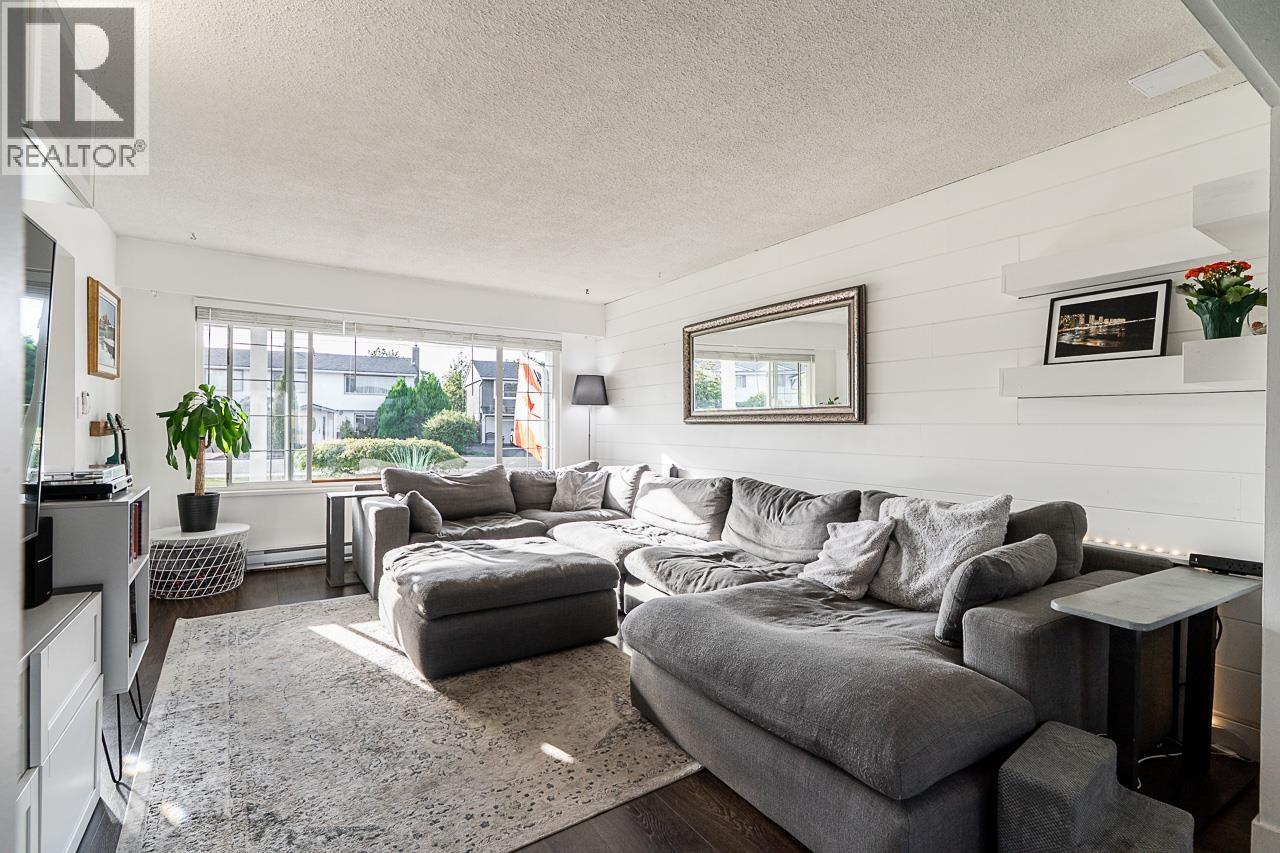 5243 MAPLE Crescent, Delta