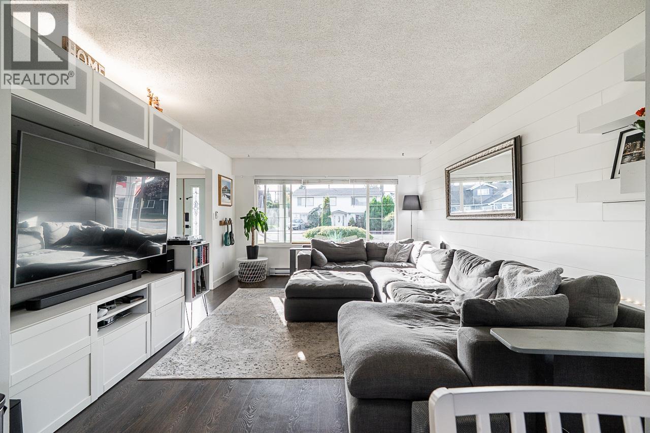 5243 MAPLE Crescent, Delta