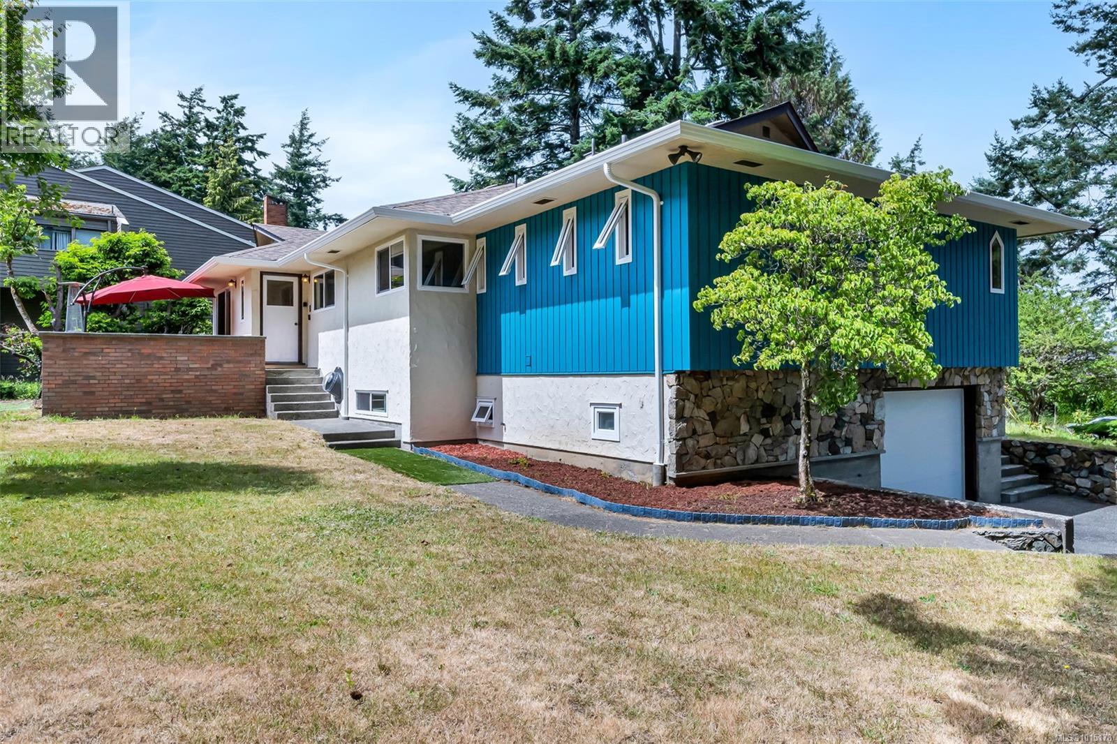  1935 San Juan Avenue, Saanich