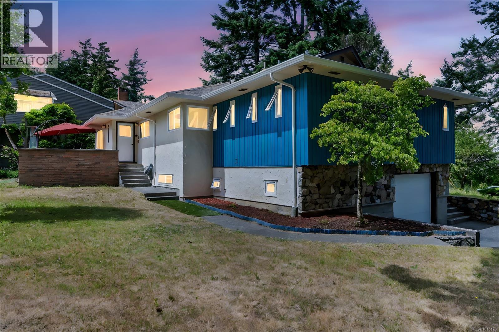  1935 San Juan Avenue, Saanich