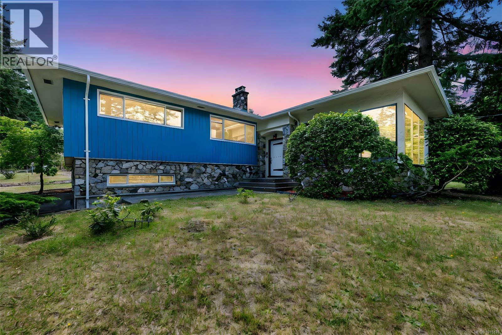  1935 San Juan Avenue, Saanich