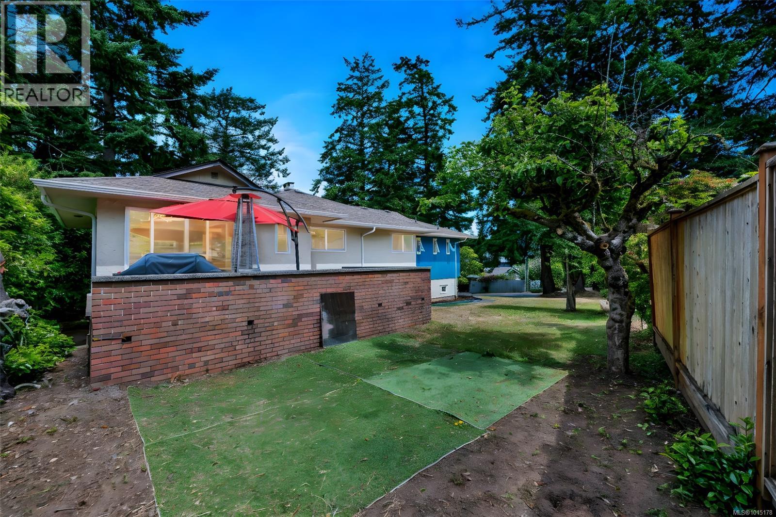  1935 San Juan Avenue, Saanich