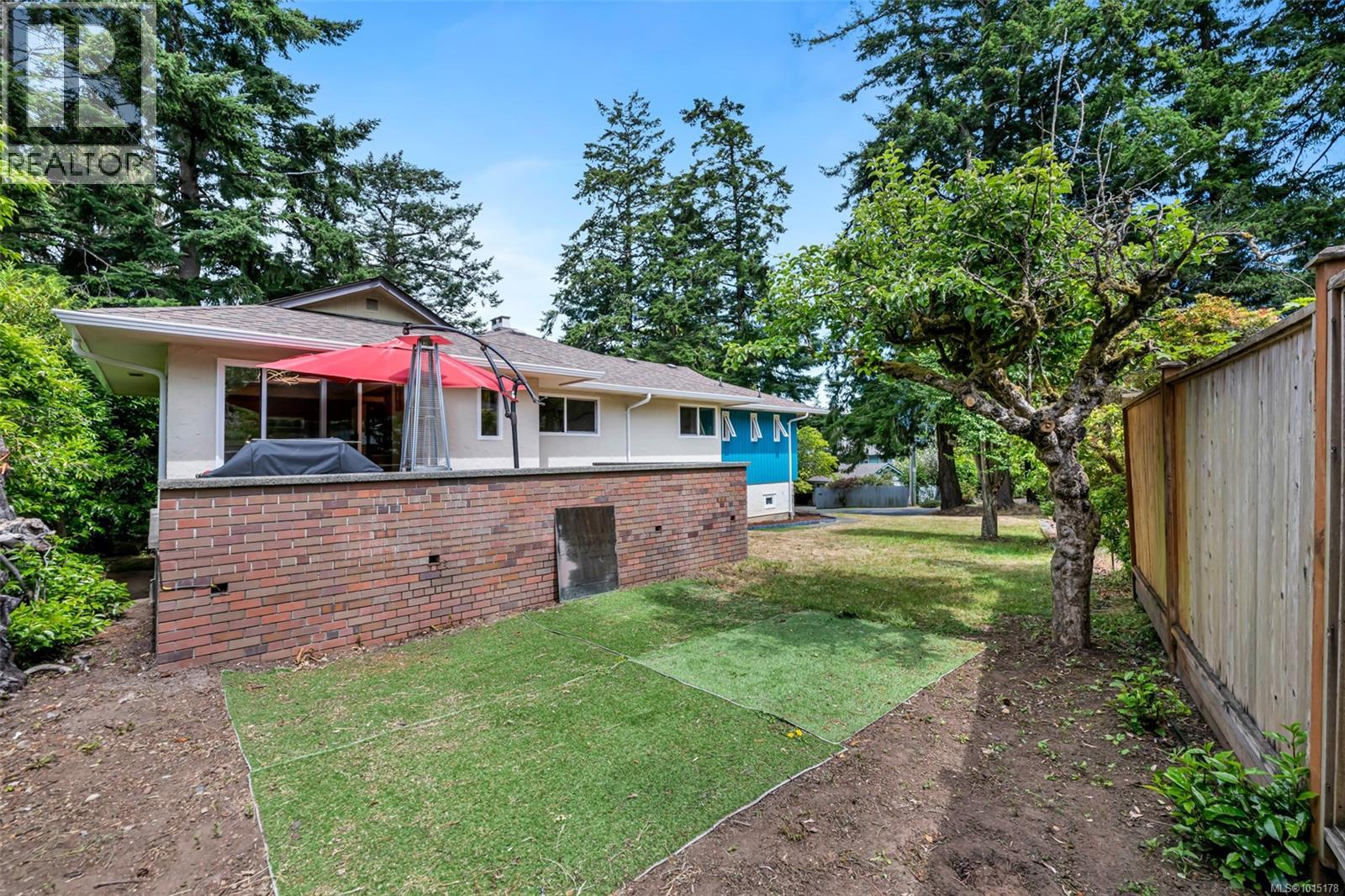  1935 San Juan Avenue, Saanich