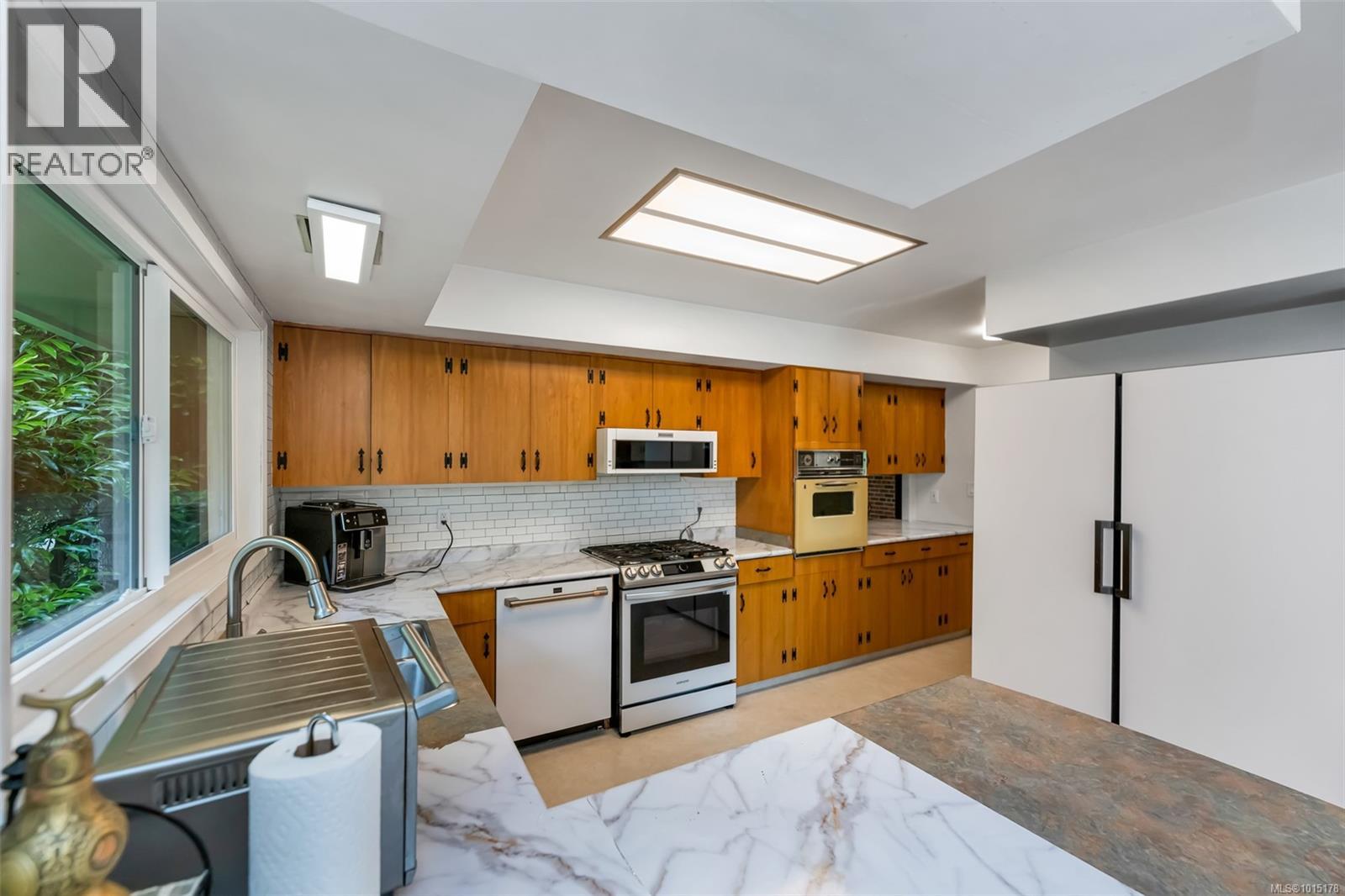  1935 San Juan Avenue, Saanich