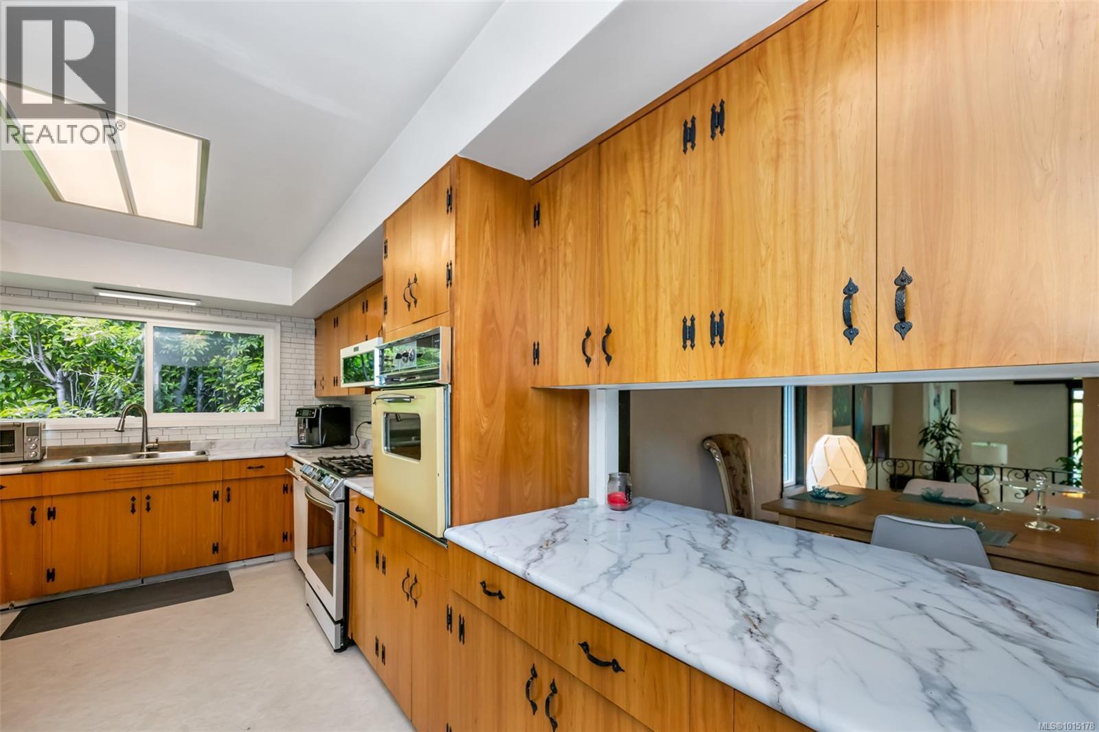 1935 San Juan Avenue, Saanich