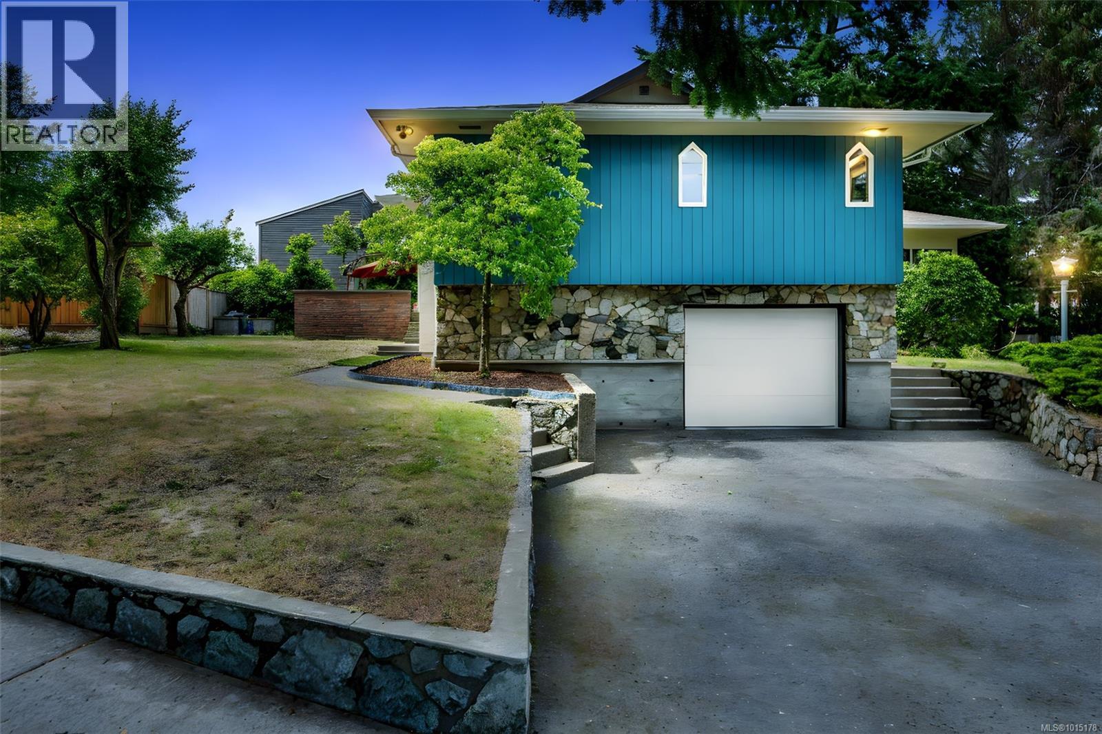  1935 San Juan Avenue, Saanich