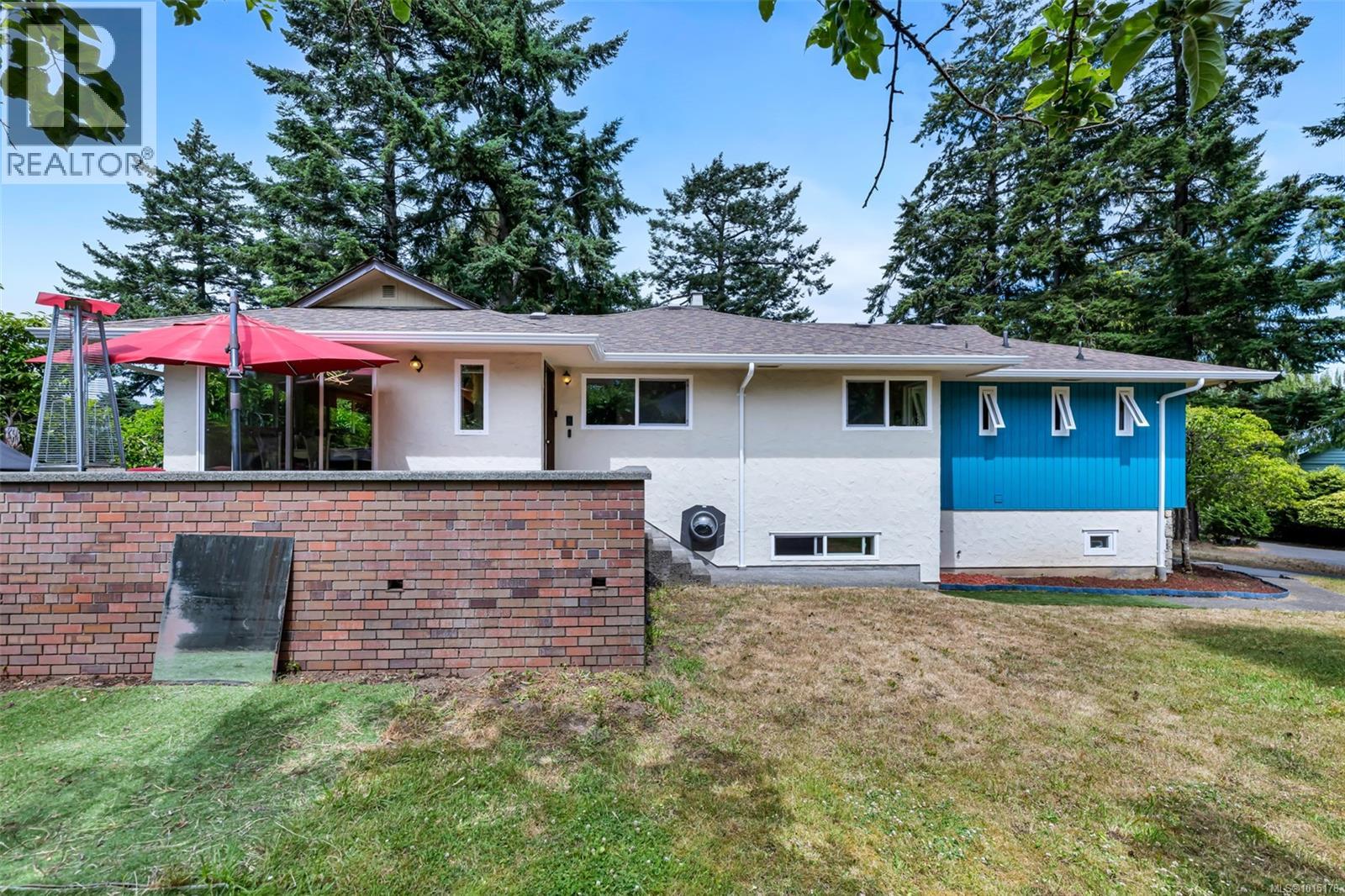 1935 San Juan Avenue, Saanich