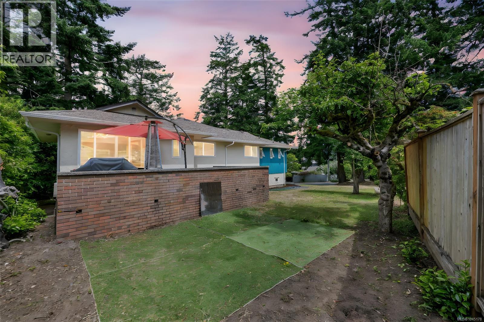  1935 San Juan Avenue, Saanich