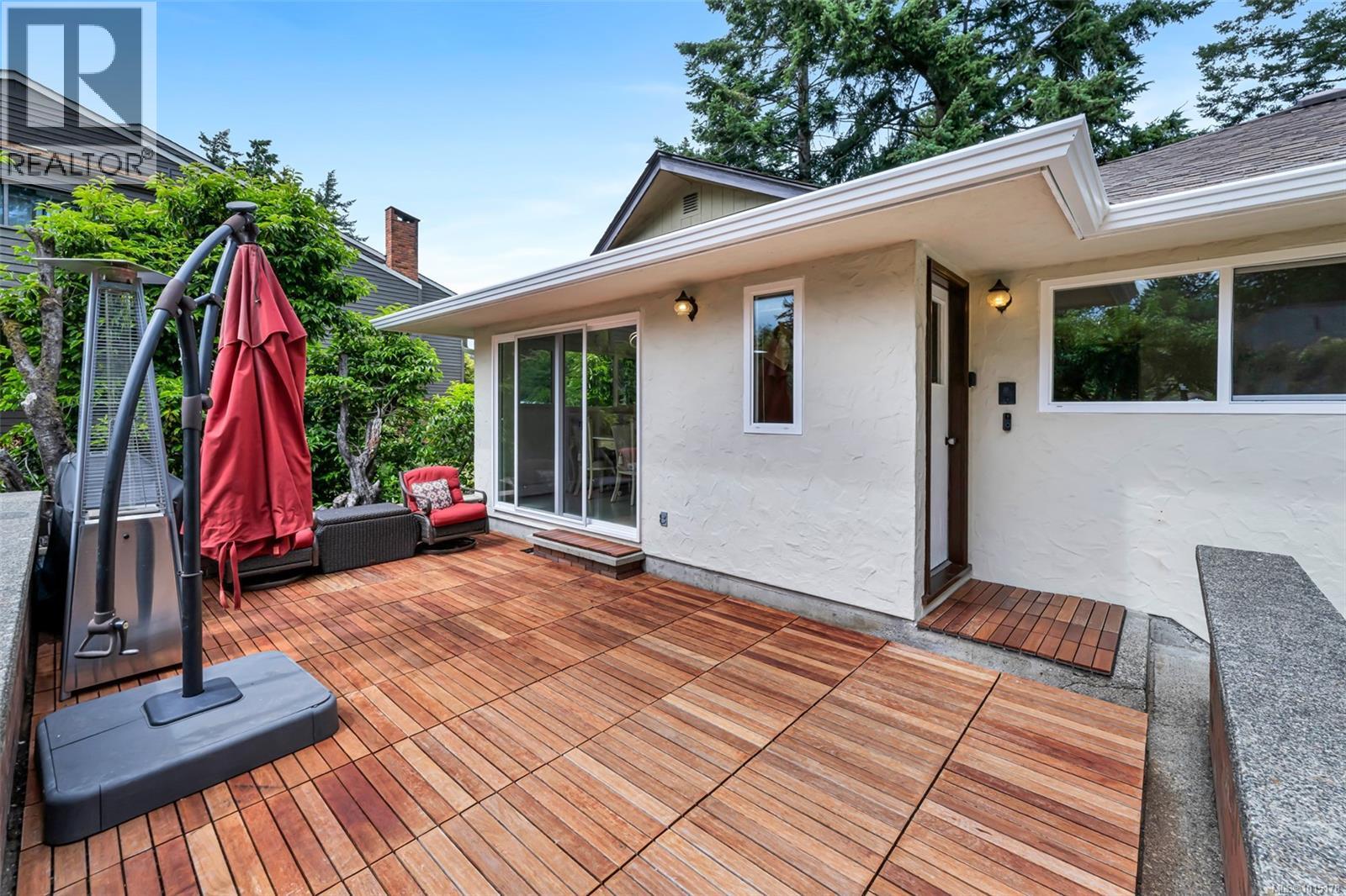  1935 San Juan Avenue, Saanich