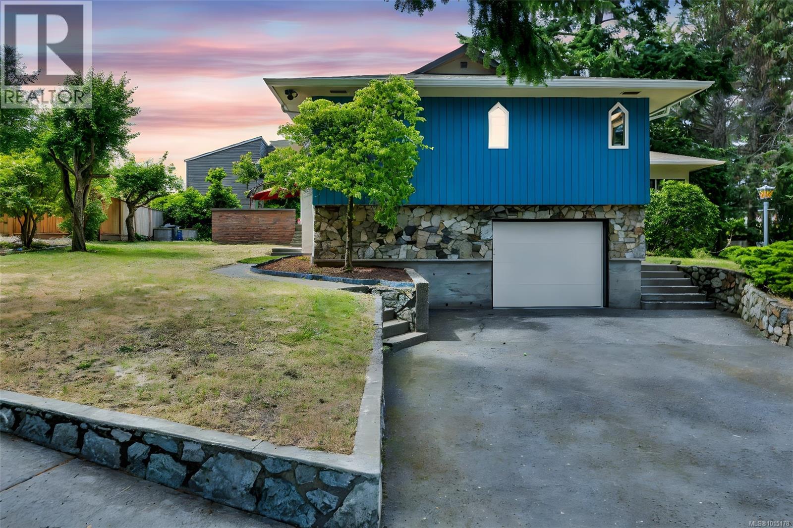  1935 San Juan Avenue, Saanich