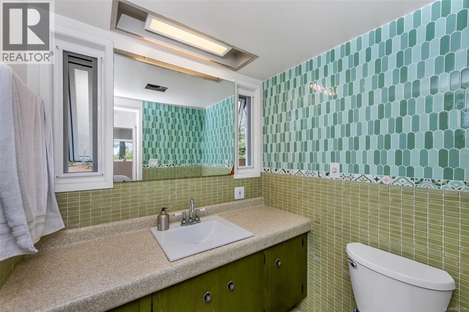  1935 San Juan Avenue, Saanich