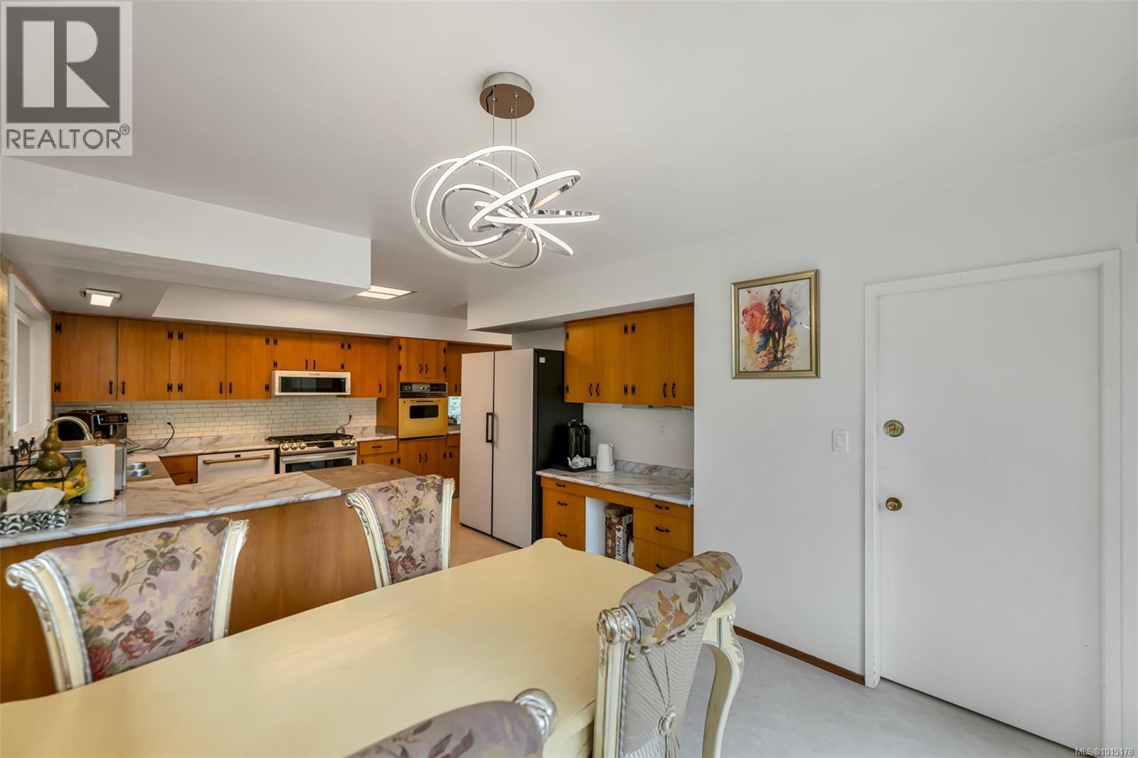  1935 San Juan Avenue, Saanich