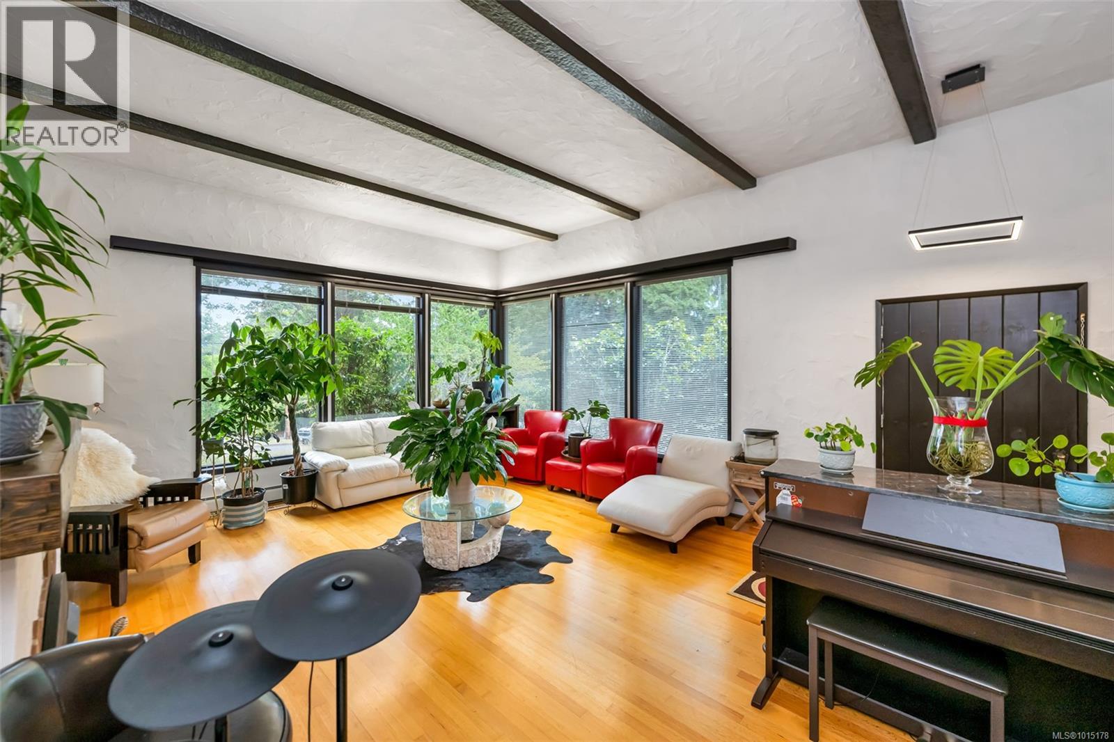  1935 San Juan Avenue, Saanich
