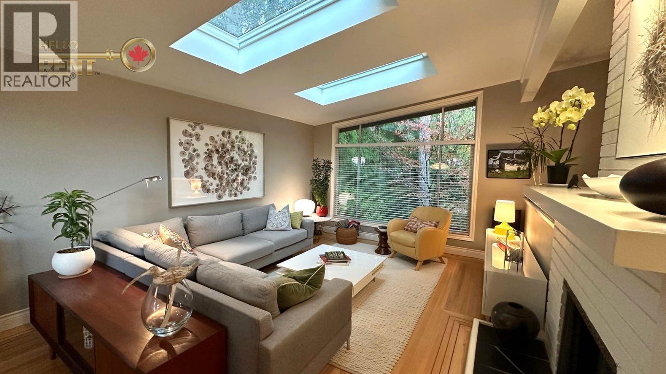 771 MONTROYAL BOULEVARD, North Vancouver