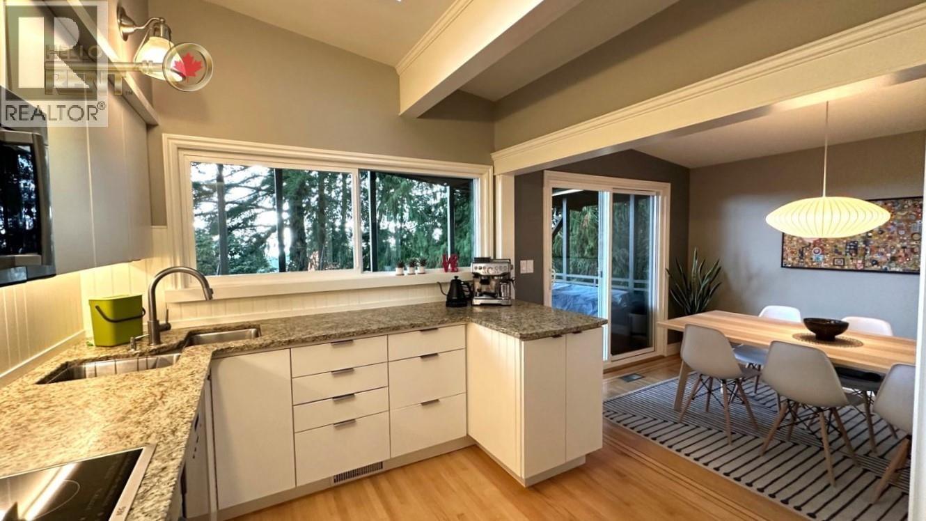 771 MONTROYAL BOULEVARD, North Vancouver