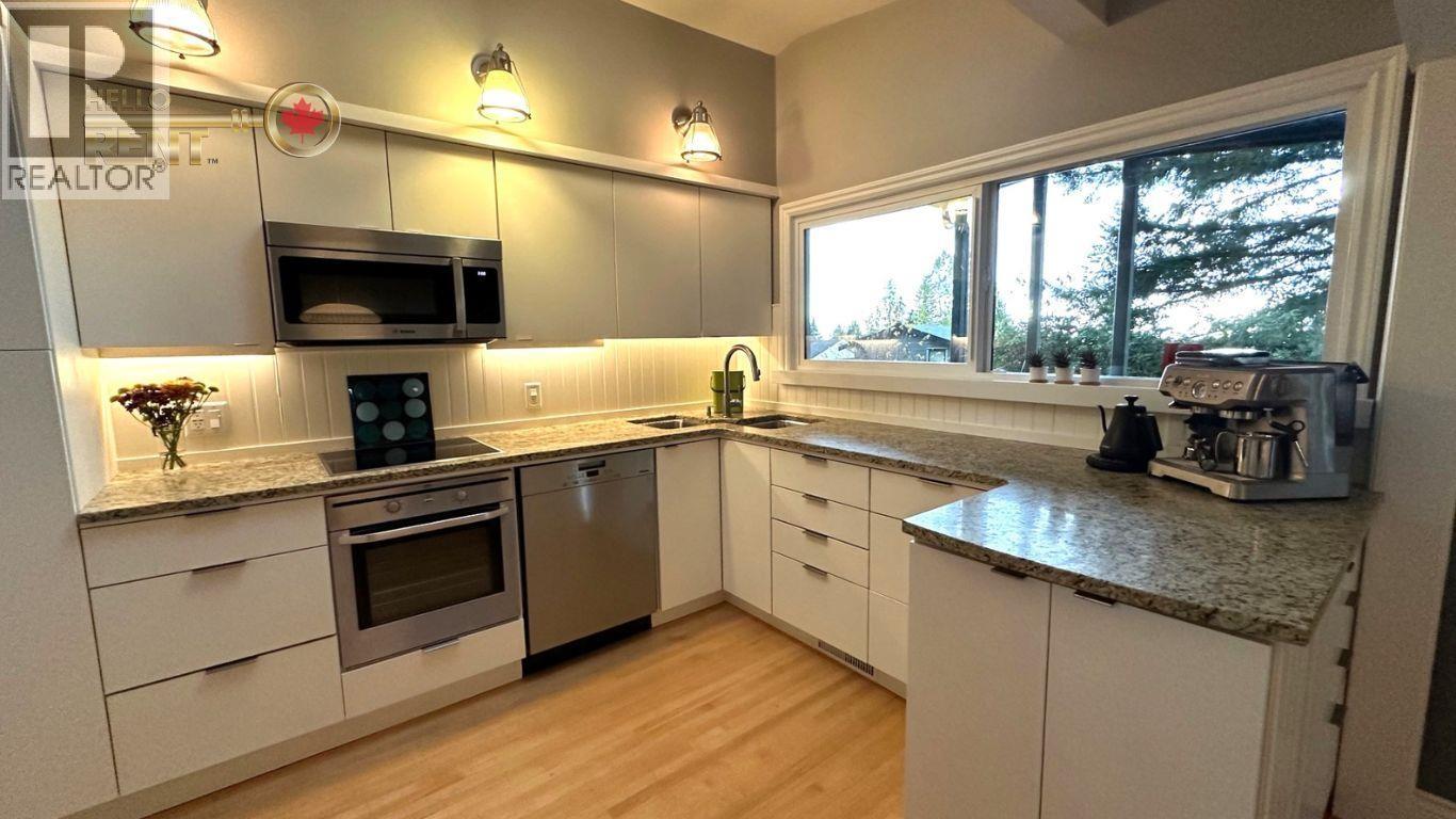 771 MONTROYAL BOULEVARD, North Vancouver