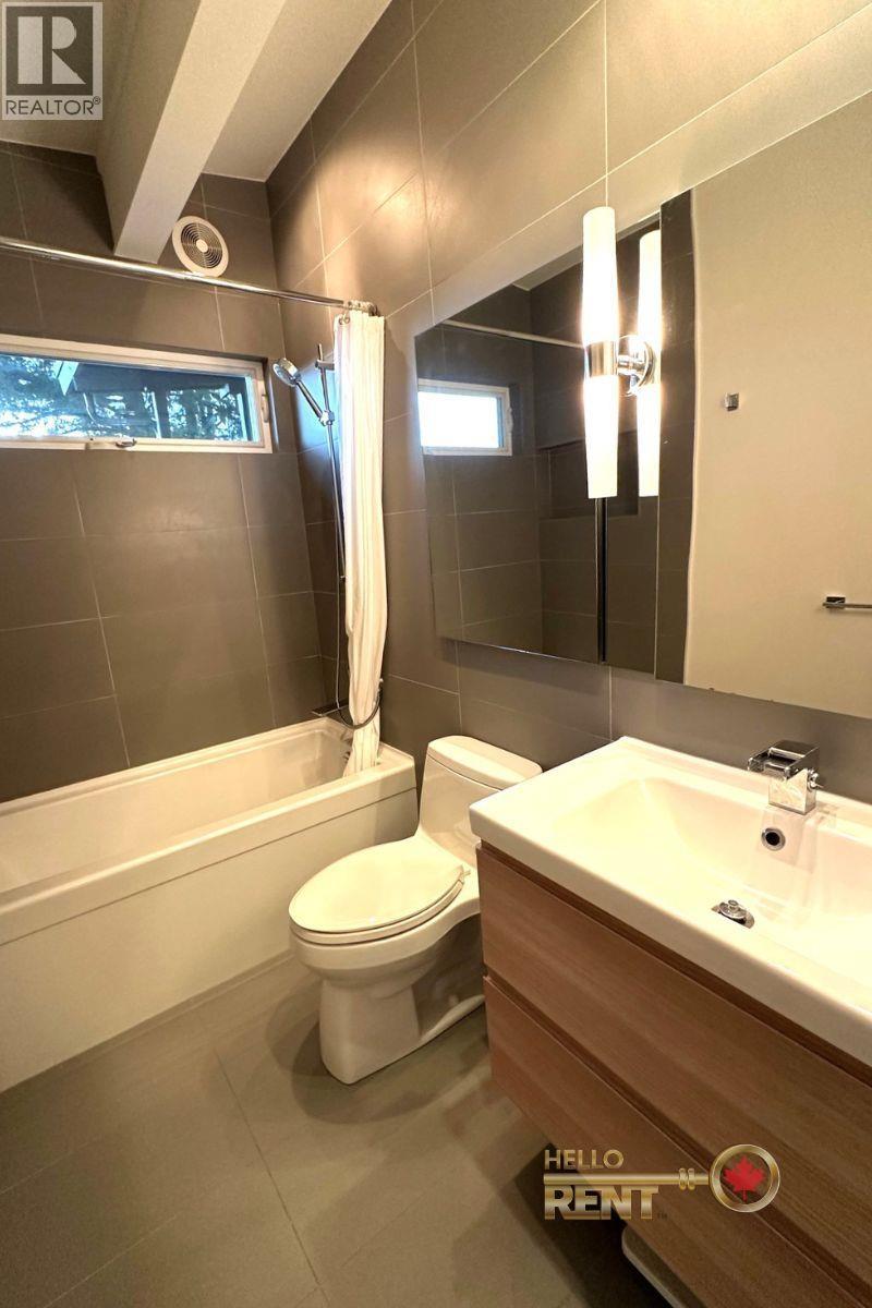771 MONTROYAL BOULEVARD, North Vancouver