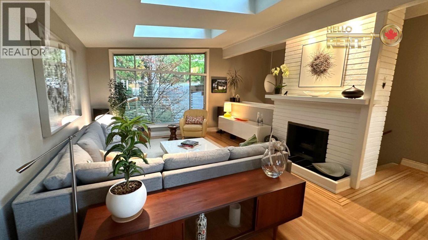 771 MONTROYAL BOULEVARD, North Vancouver