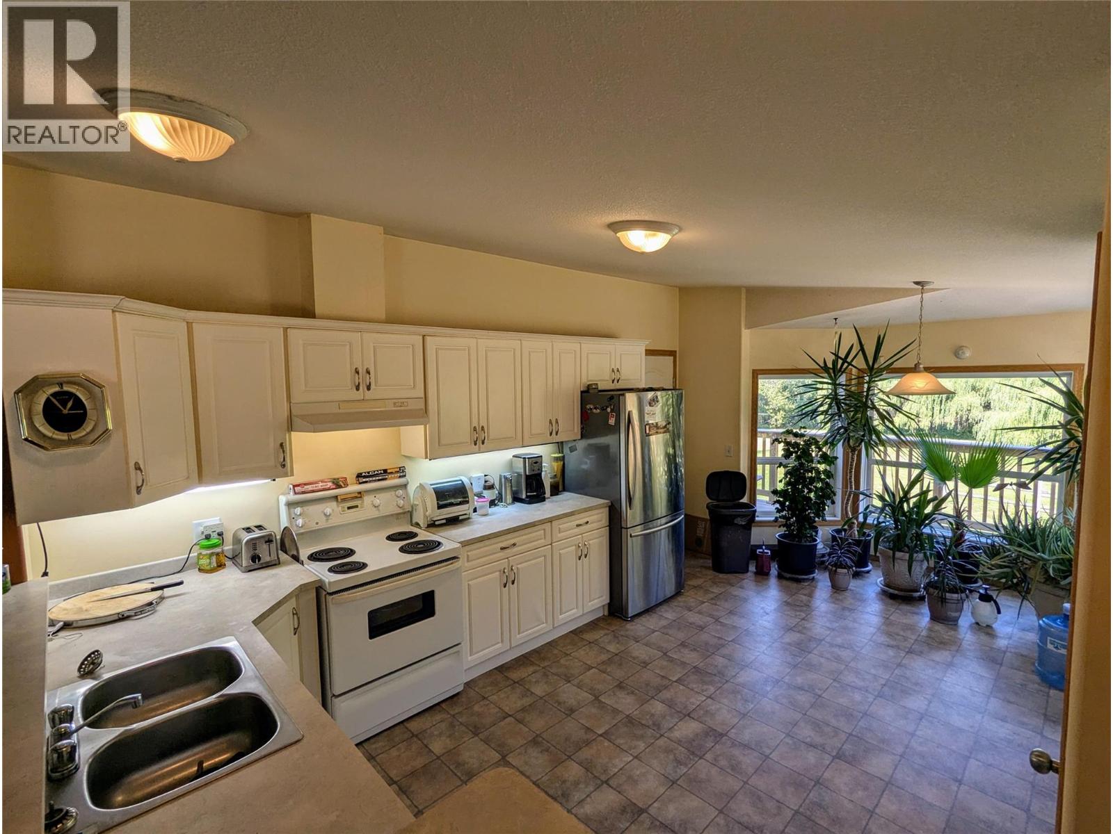  5060 Tatlow Road, Salmon Arm