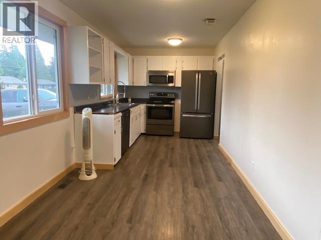 2221 EVERGREEN STREET, Terrace