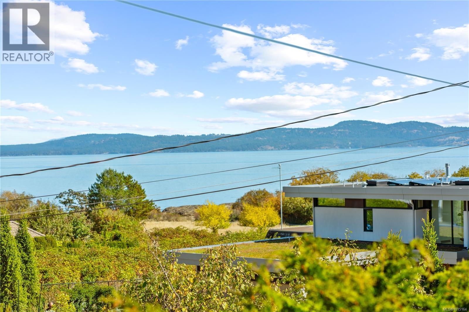 4490 Shore Way, Saanich