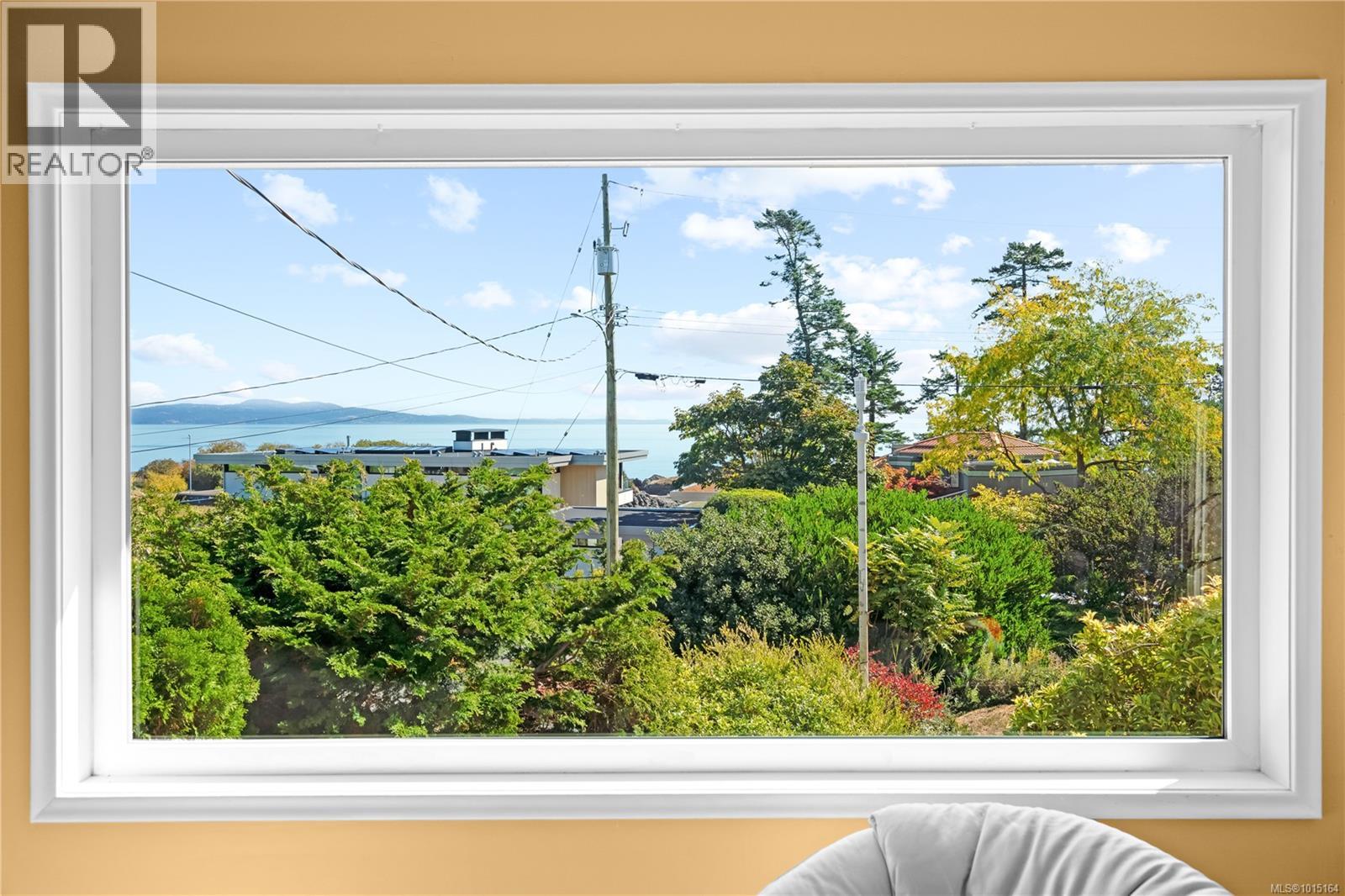 4490 Shore Way, Saanich