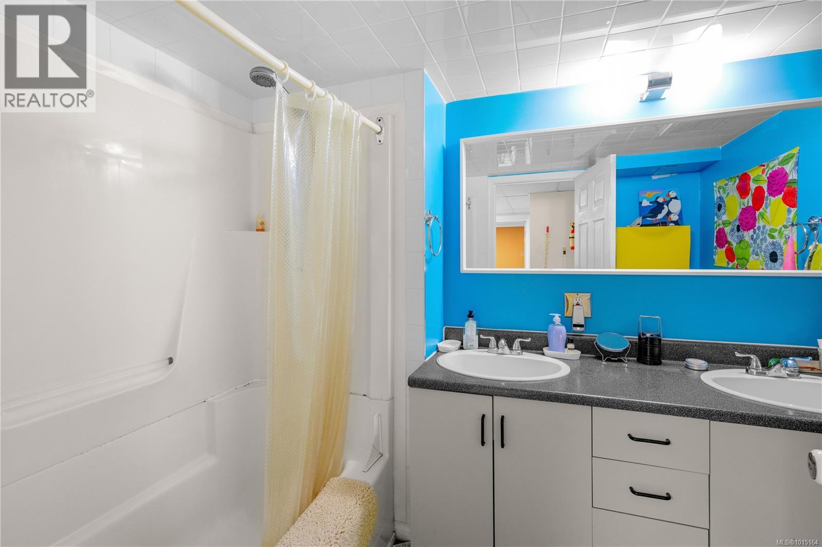 4490 Shore Way, Saanich
