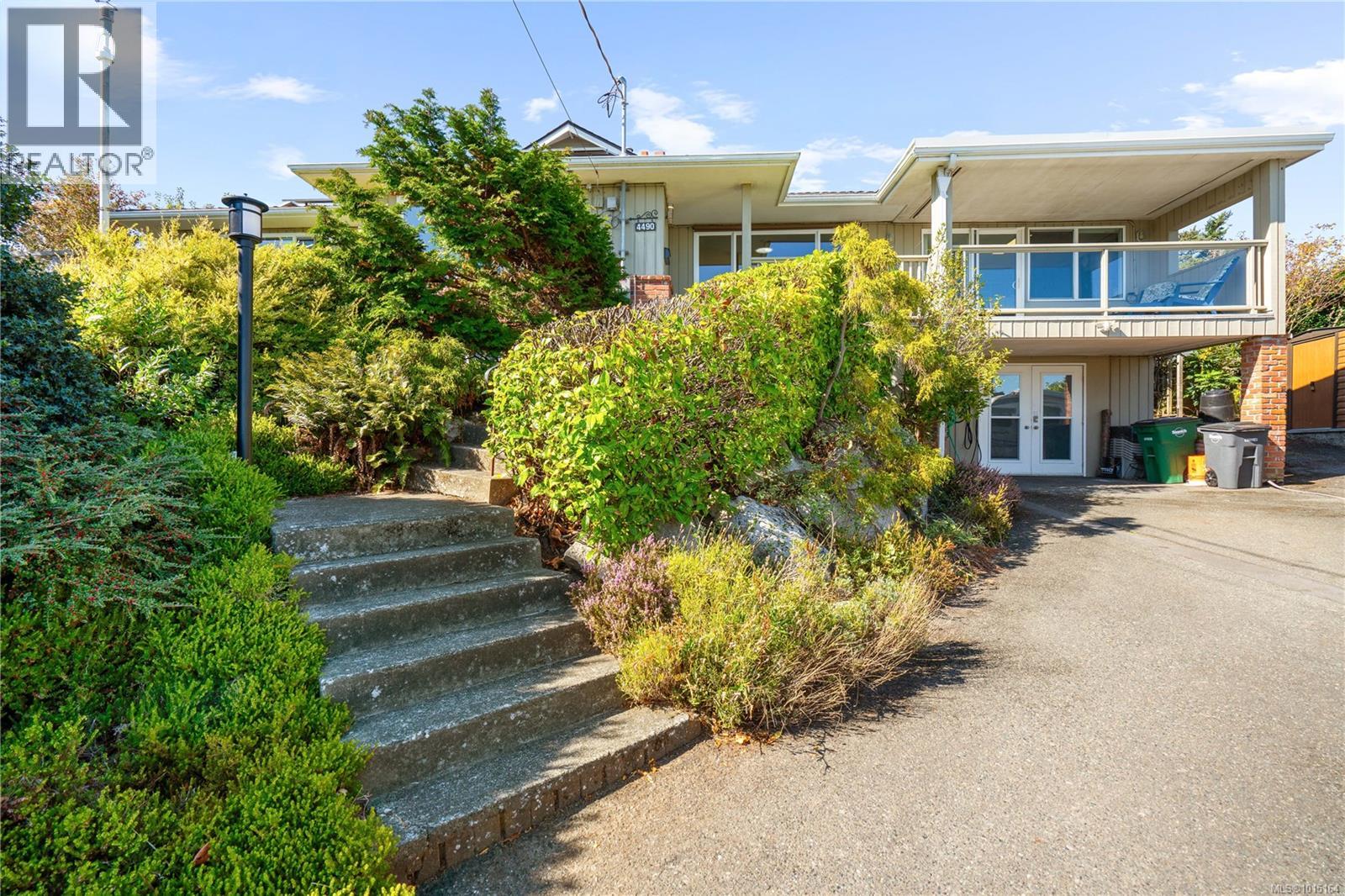 4490 Shore Way, Saanich