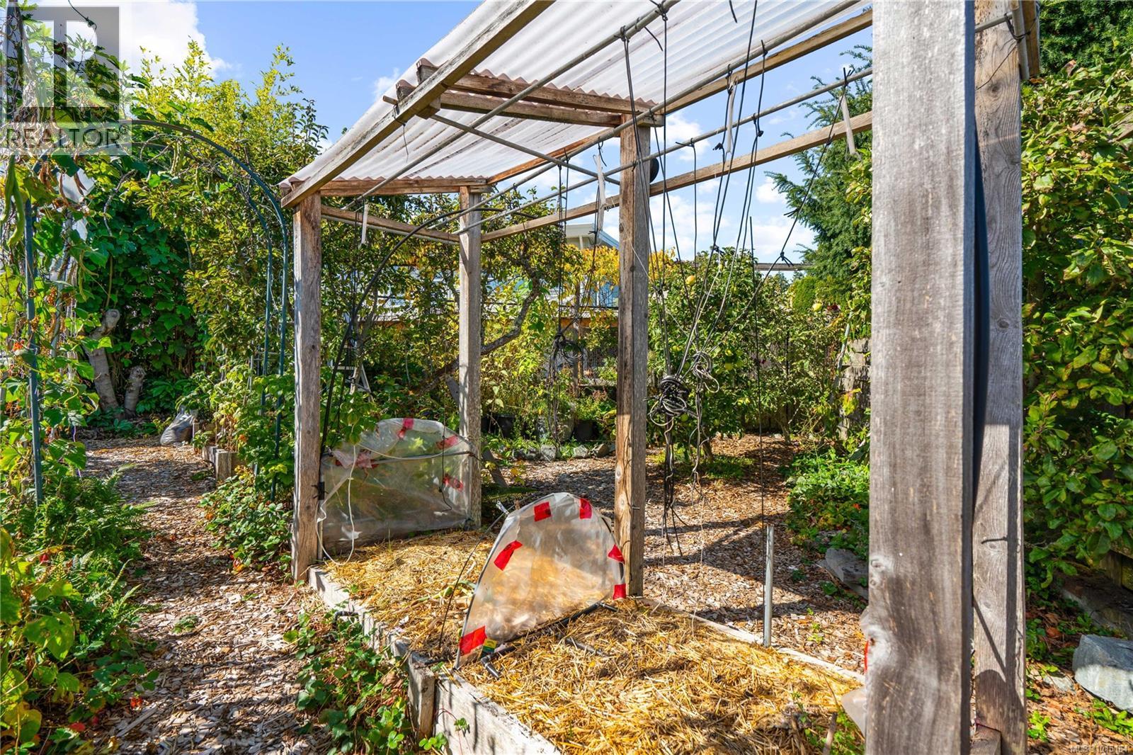 4490 Shore Way, Saanich