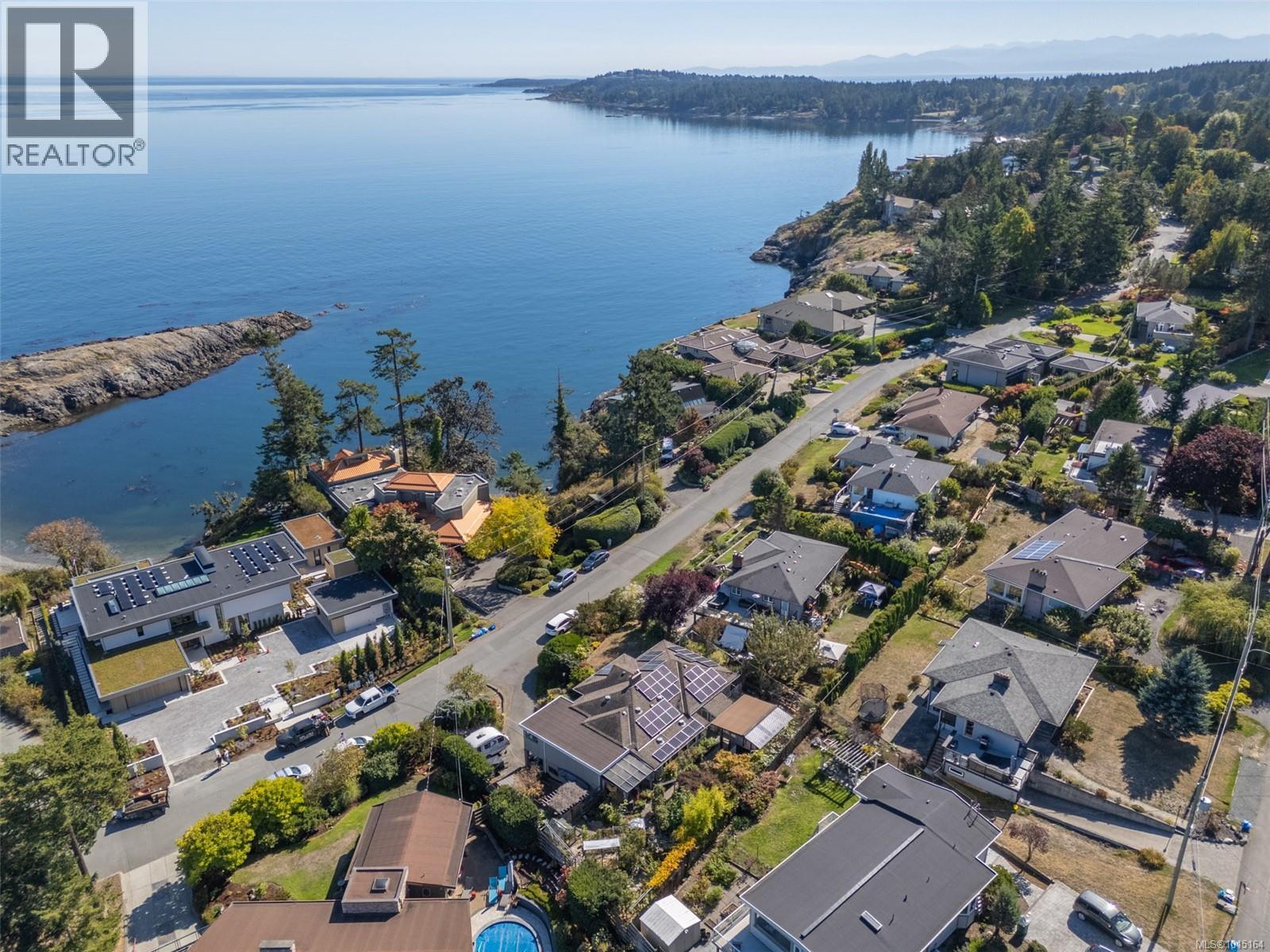 4490 Shore Way, Saanich