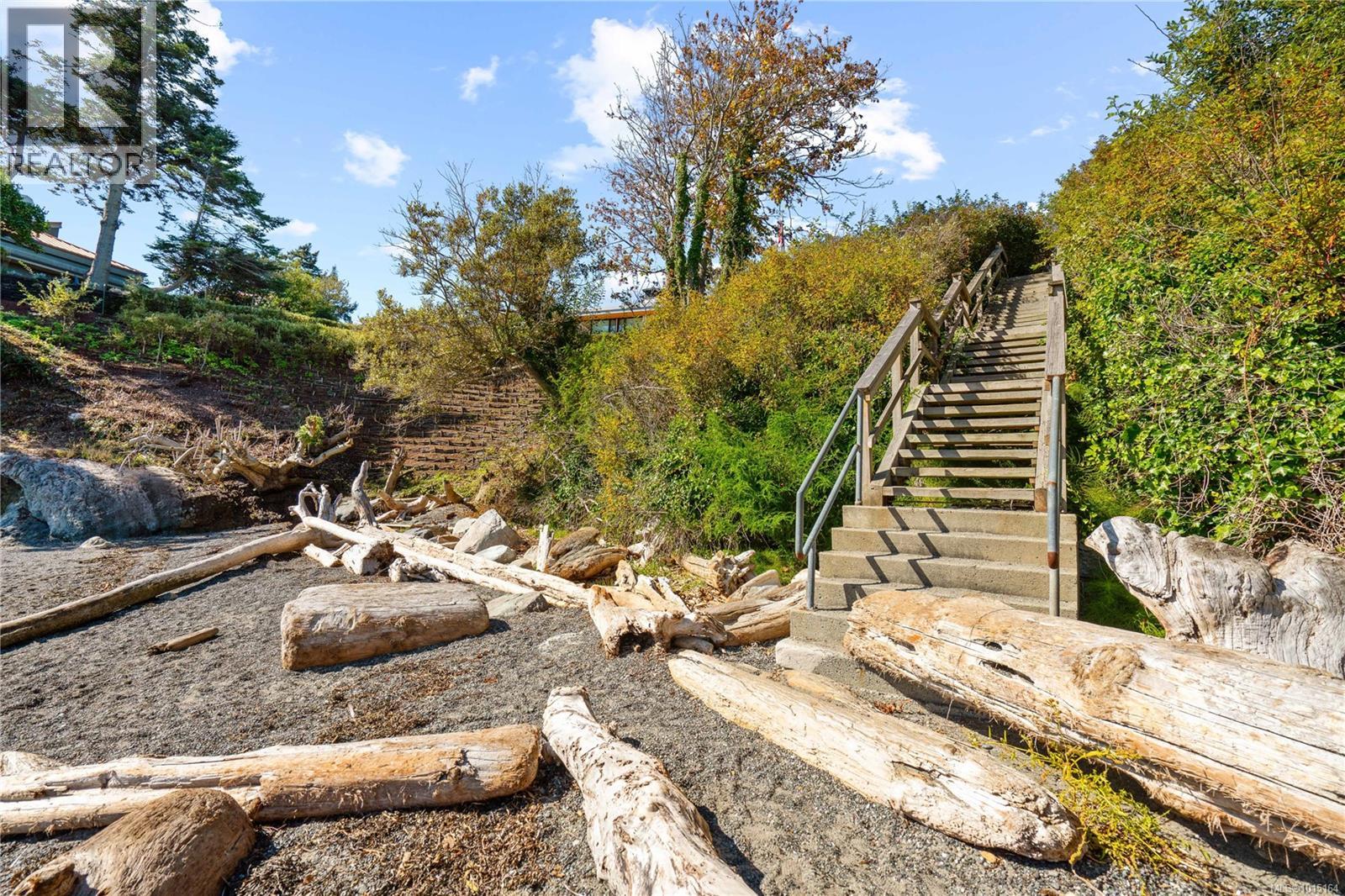 4490 Shore Way, Saanich
