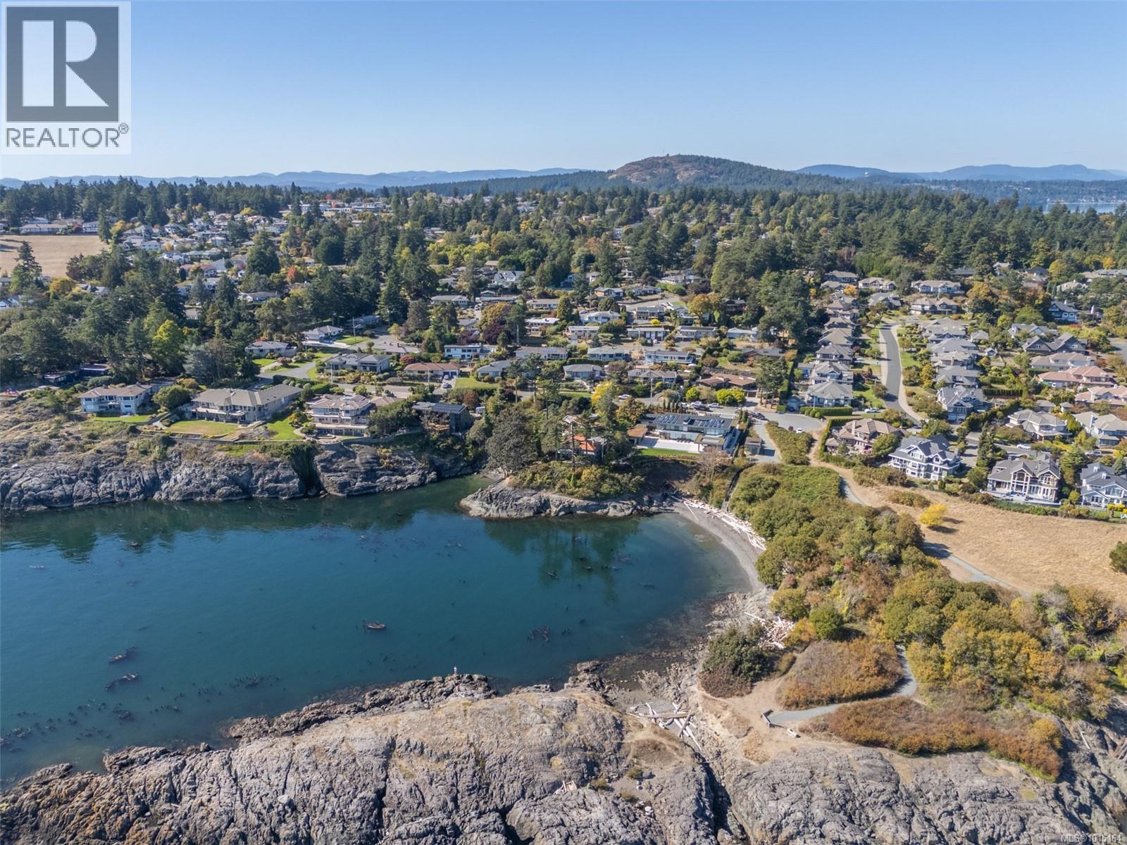 4490 Shore Way, Saanich