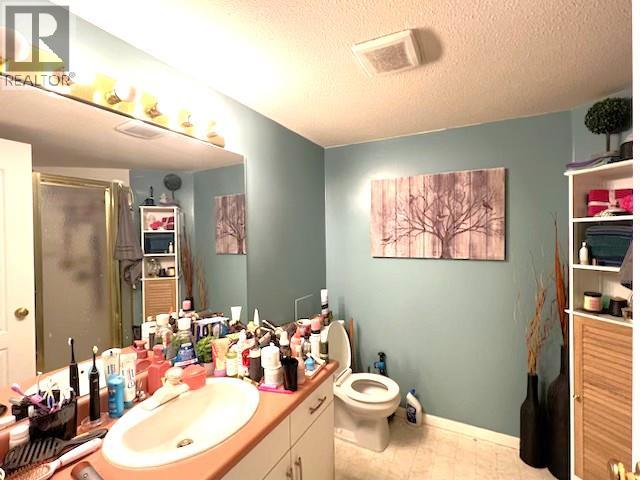 206 709 Houghton Road, Kelowna