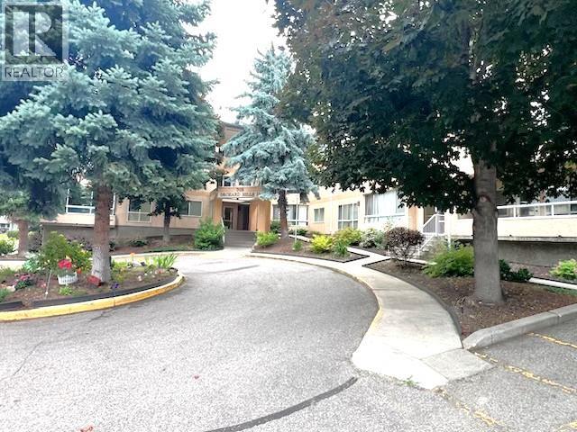 206 709 Houghton Road, Kelowna