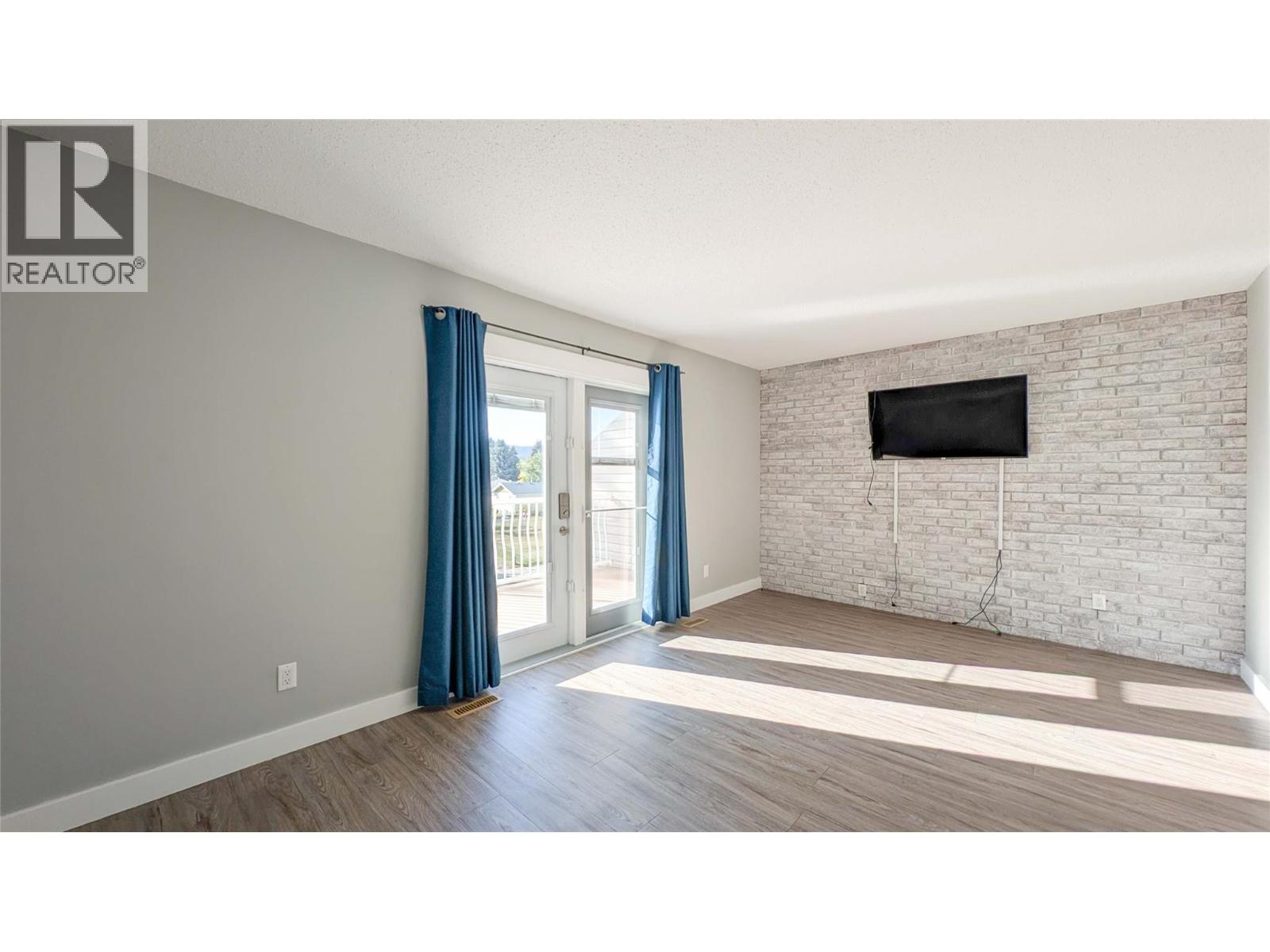 2201 3rd Street N, Cranbrook