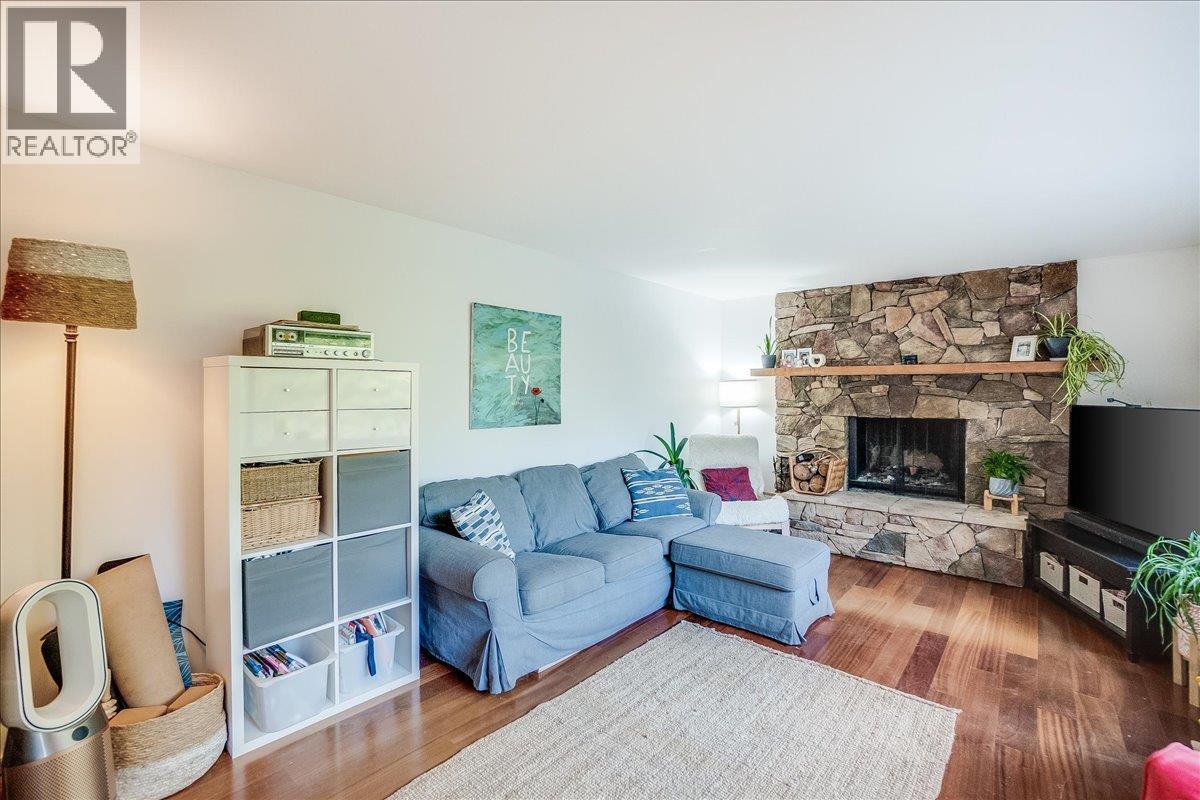2758 Leecrest Road, Nelson