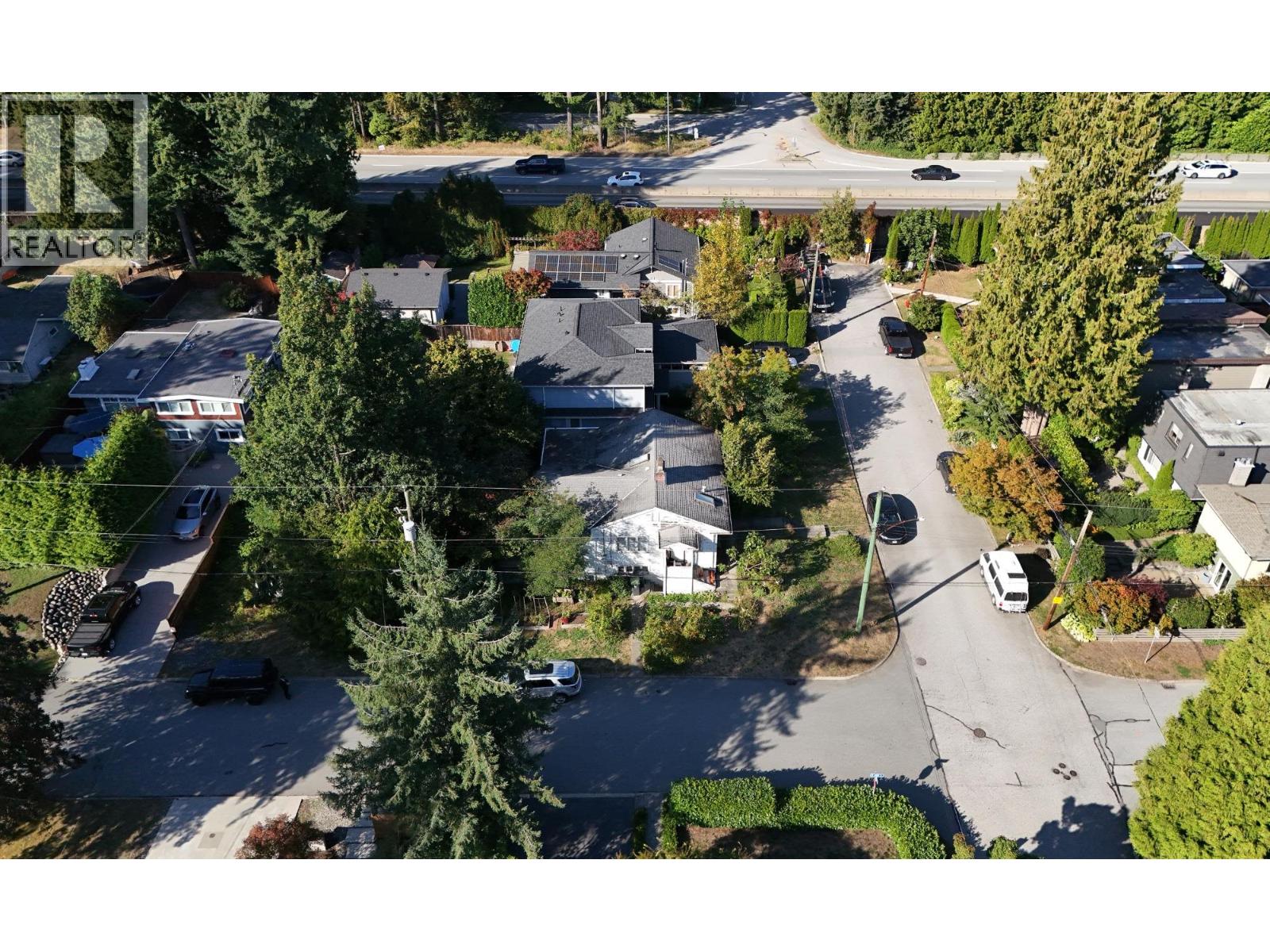 2405 LLOYD AVENUE, North Vancouver
