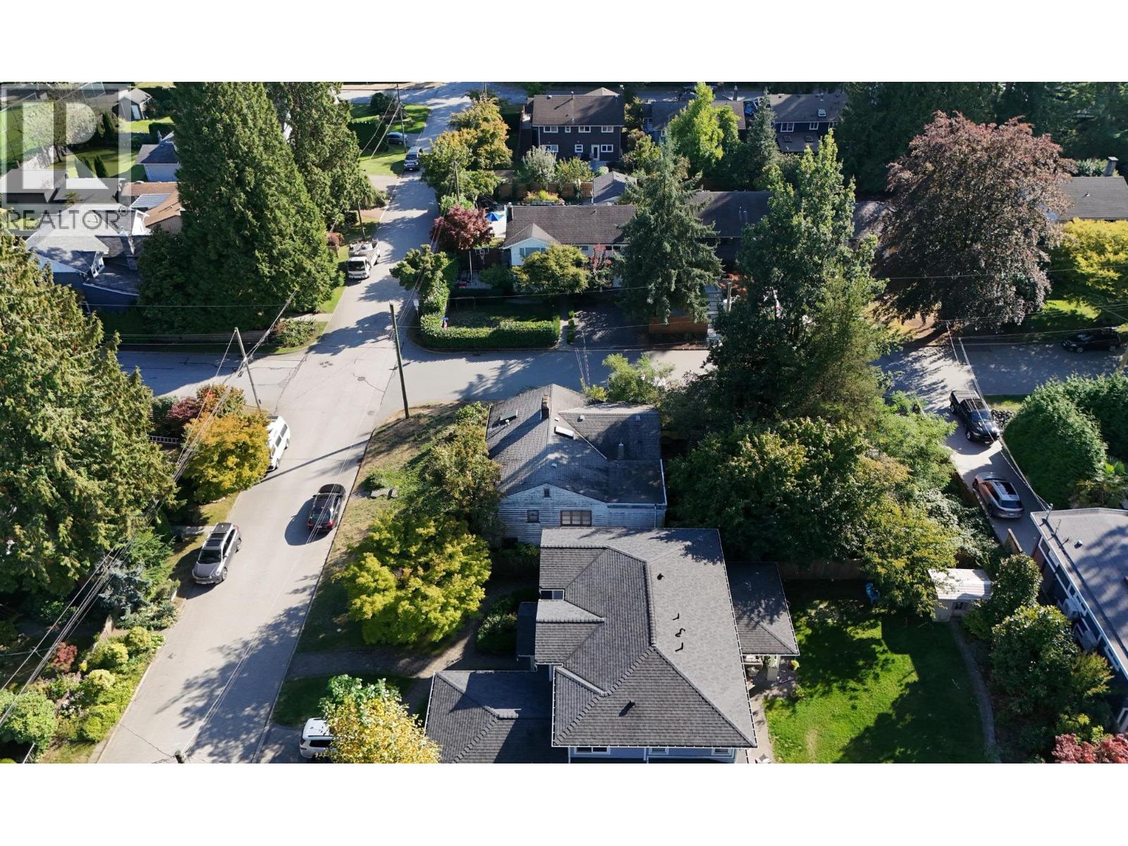 2405 LLOYD AVENUE, North Vancouver