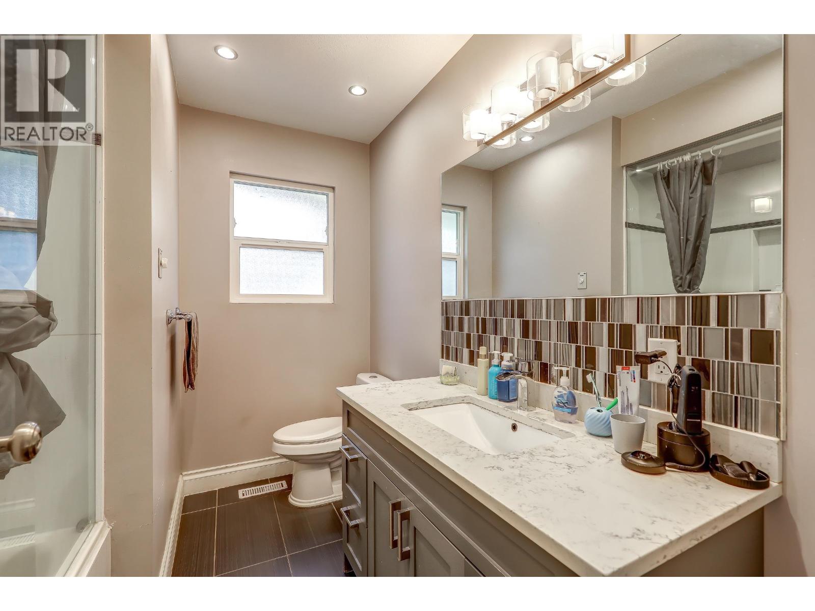 512 MENTMORE STREET, Coquitlam