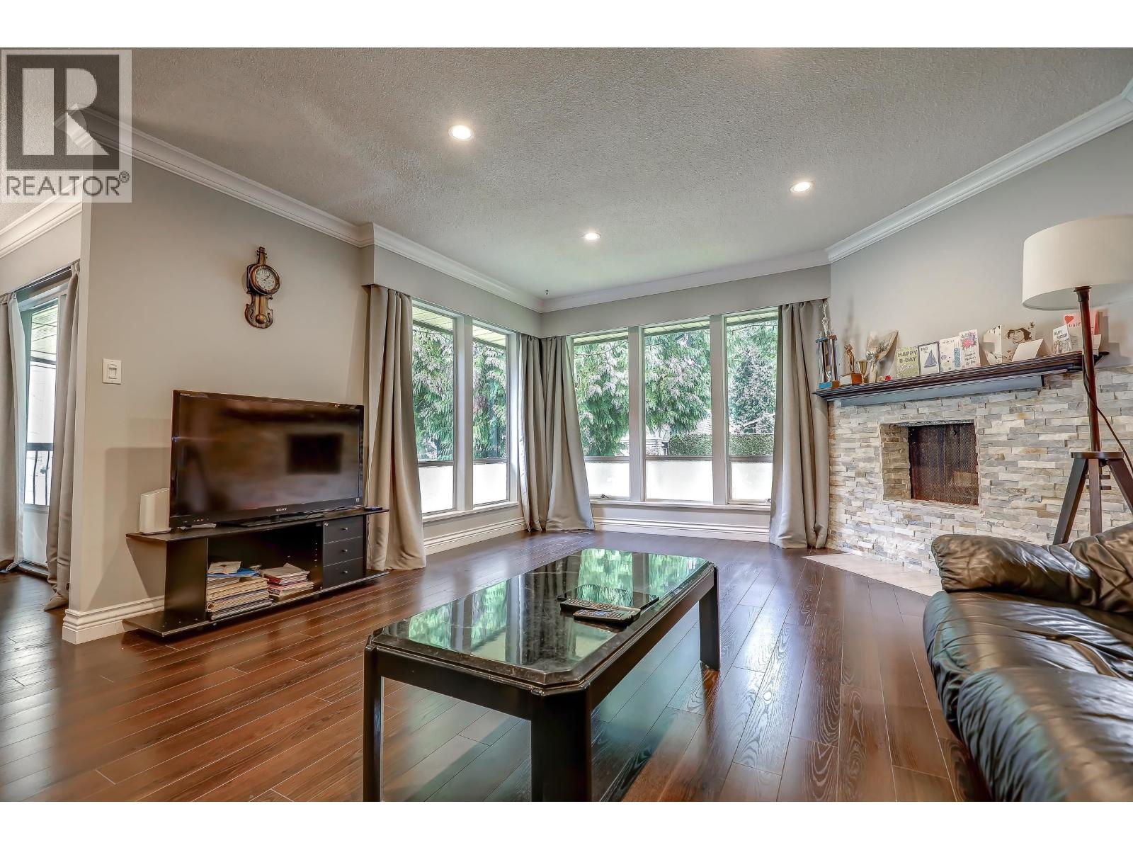 512 MENTMORE STREET, Coquitlam