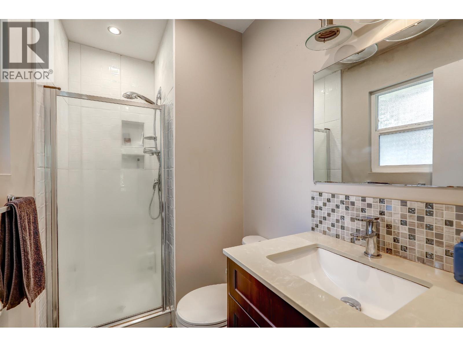 512 MENTMORE STREET, Coquitlam