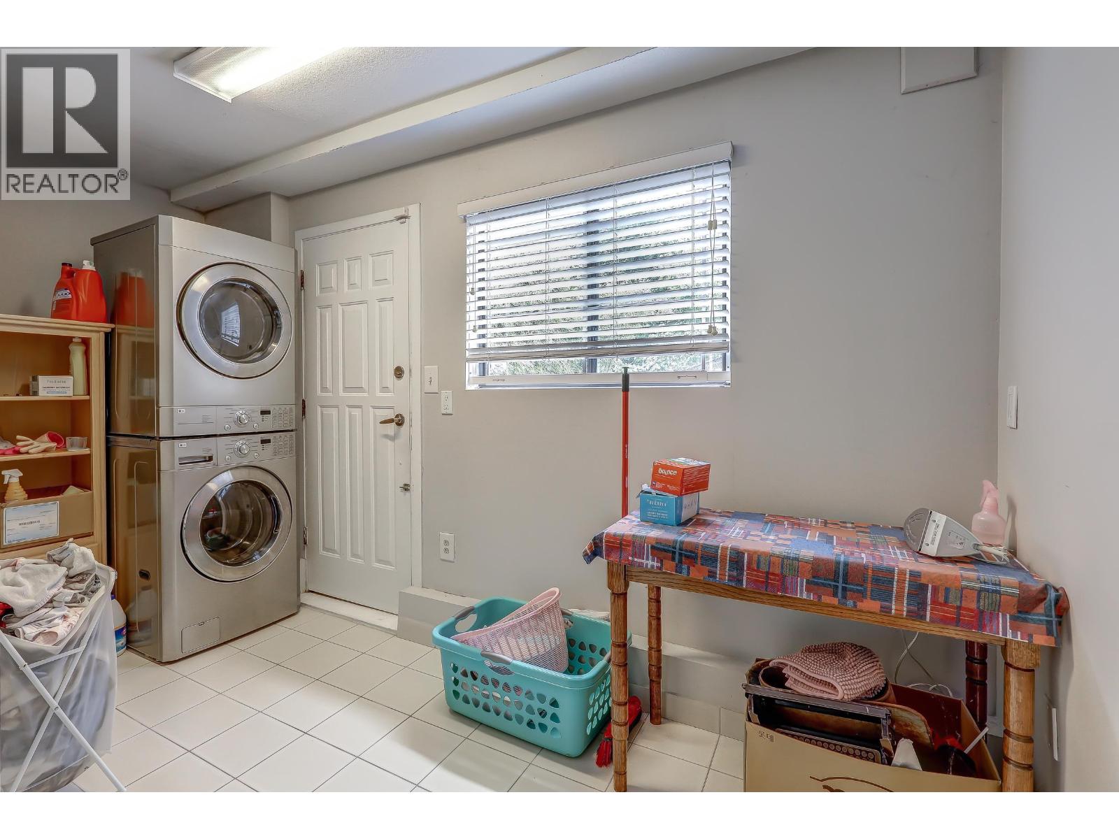512 MENTMORE STREET, Coquitlam